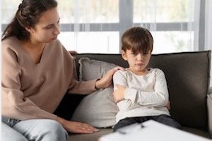 Come aiutare tuo figlio durante uno scatto d'ira