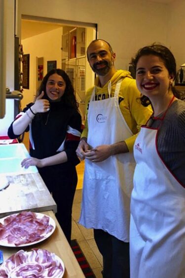 dinehome-cena-studente-interculturale