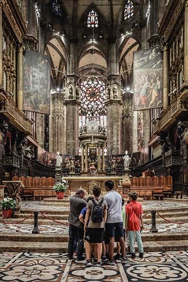 su e giù per il duomo di milano